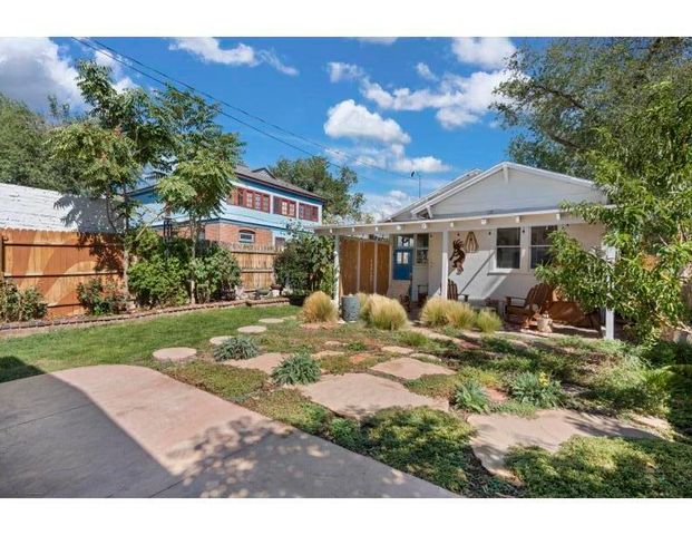 820 Kent Avenue NW, Albuquerque, NM 87102