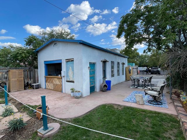 820 Kent Avenue NW, Albuquerque, NM 87102