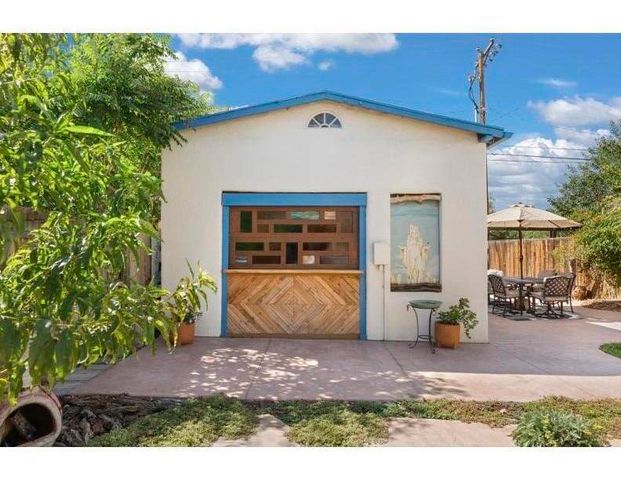 820 Kent Avenue NW, Albuquerque, NM 87102