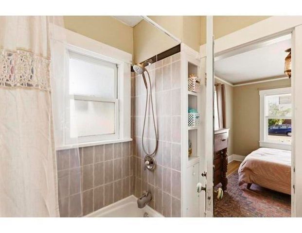 820 Kent Avenue NW, Albuquerque, NM 87102