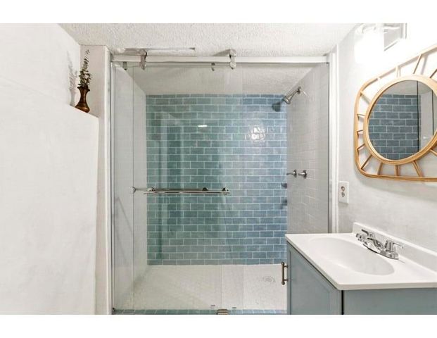 820 Kent Avenue NW, Albuquerque, NM 87102