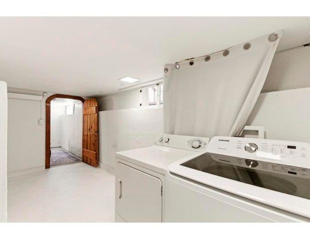820 Kent Avenue NW, Albuquerque, NM 87102