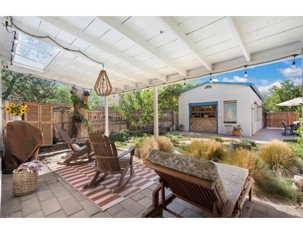 820 Kent Avenue NW, Albuquerque, NM 87102