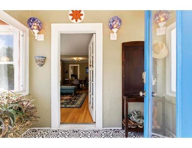 820 Kent Avenue NW, Albuquerque, NM 87102