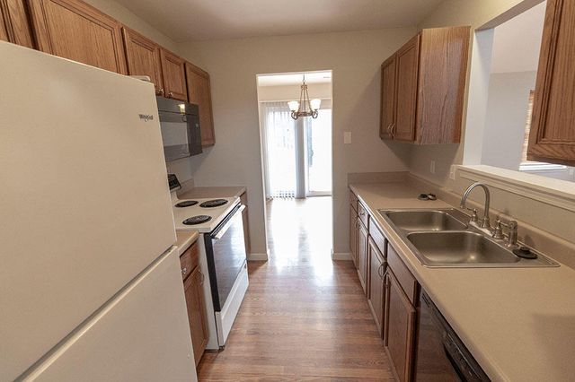 2304 MARICOPA DR, Columbia, MO 65201