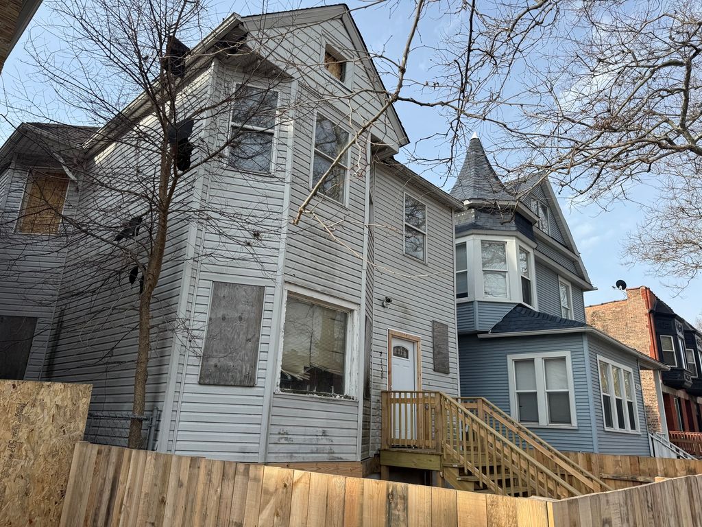 Image 2 of property listing at 2459 E 74th Street, Chicago, IL 60649