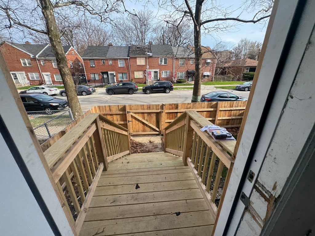Image 4 of property listing at 2459 E 74th Street, Chicago, IL 60649