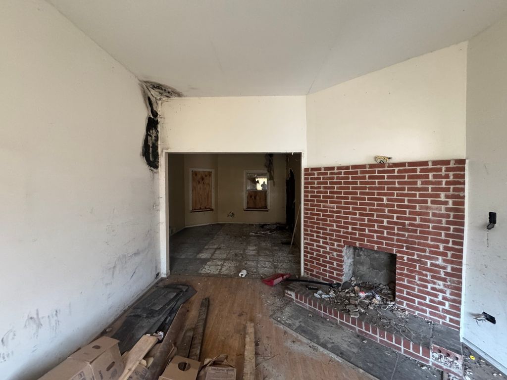 Image 5 of property listing at 2459 E 74th Street, Chicago, IL 60649