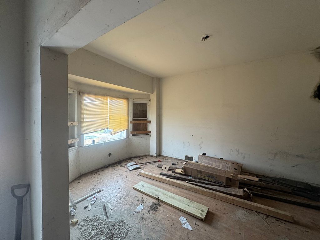 Image 6 of property listing at 2459 E 74th Street, Chicago, IL 60649