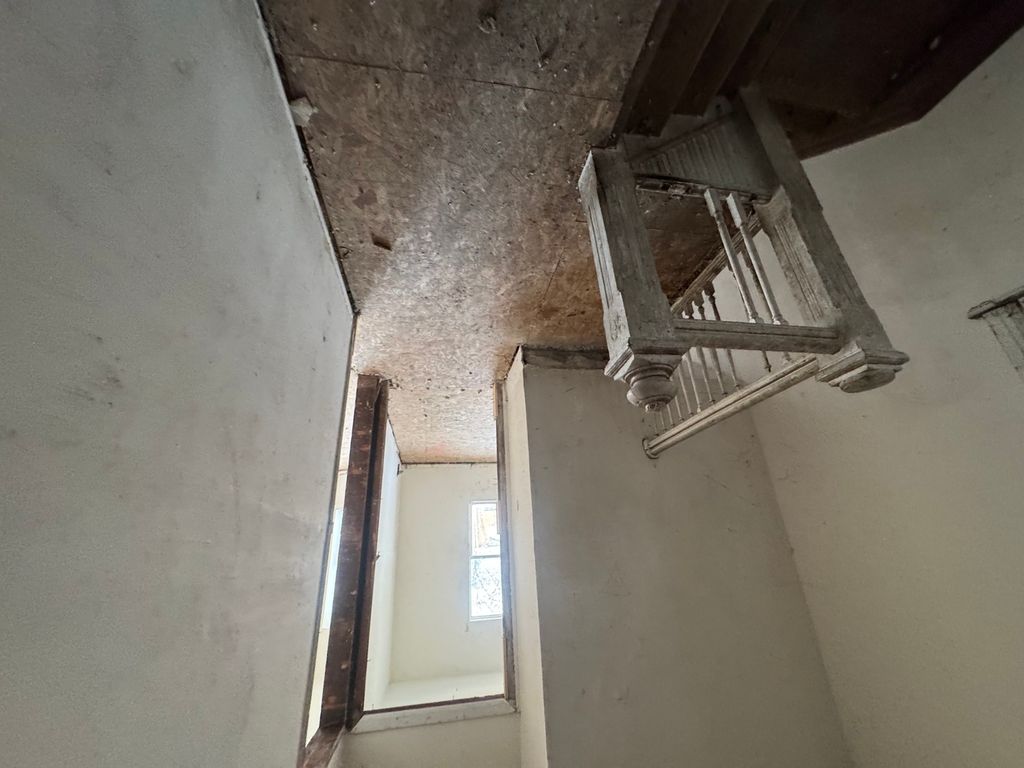 Image 7 of property listing at 2459 E 74th Street, Chicago, IL 60649