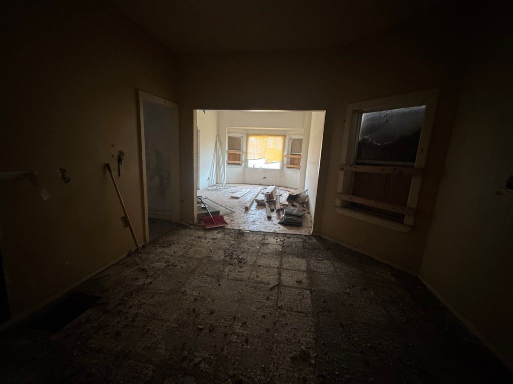 Image 9 of property listing at 2459 E 74th Street, Chicago, IL 60649