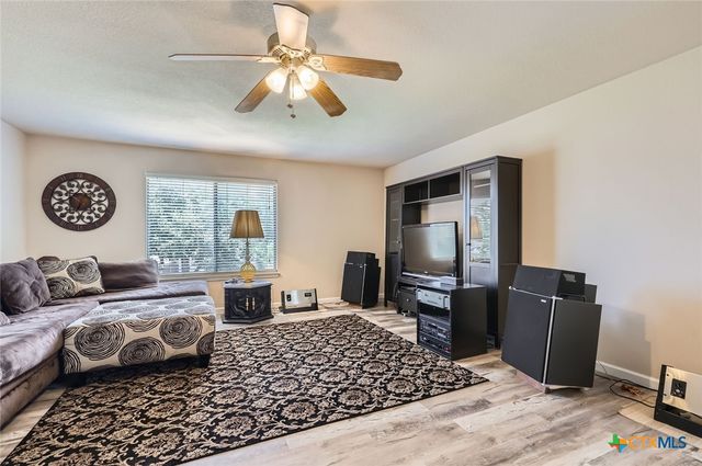 3809 Tailfeather Drive, Round Rock, TX 78681