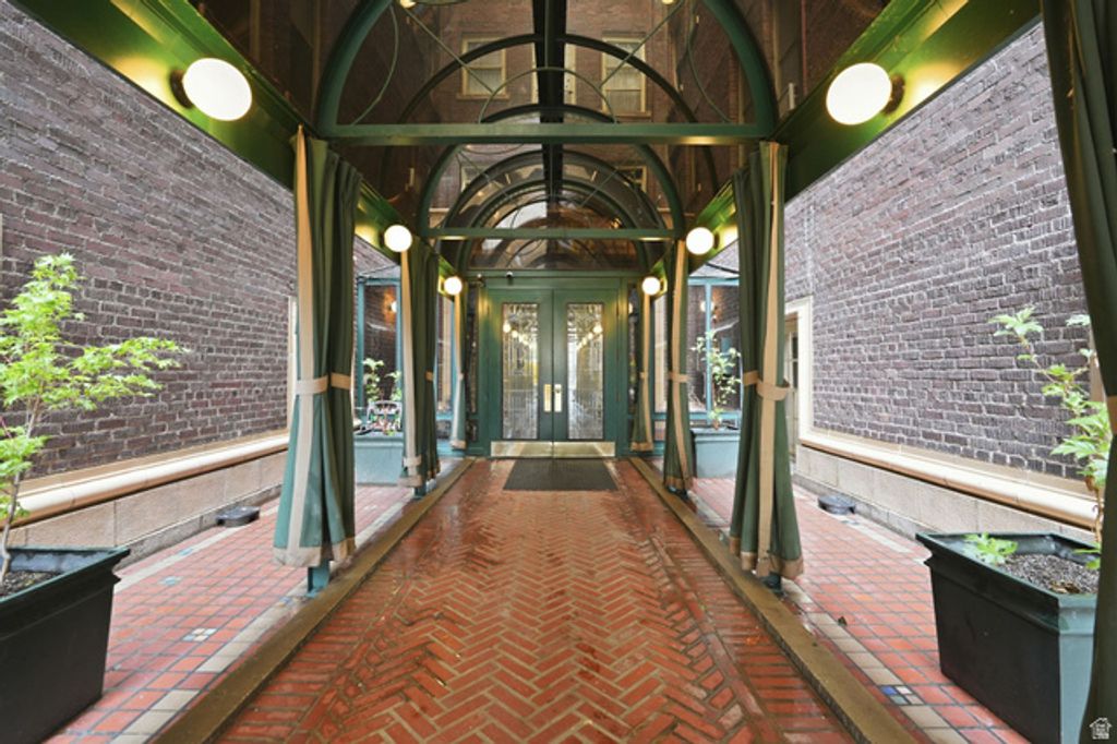 Image 2 of property listing at 29 S STATE ST #318, Salt Lake City, UT 84111