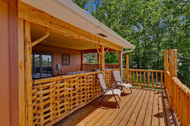 156 Lakeridge Road, Rockaway Beach, MO 65740