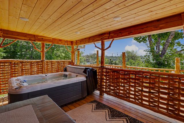 156 Lakeridge Road, Rockaway Beach, MO 65740