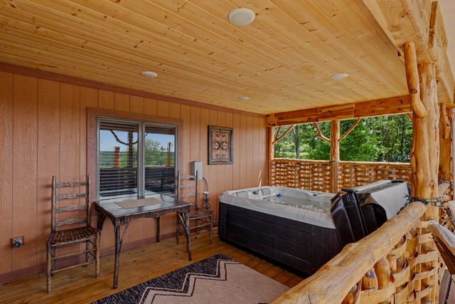 156 Lakeridge Road, Rockaway Beach, MO 65740