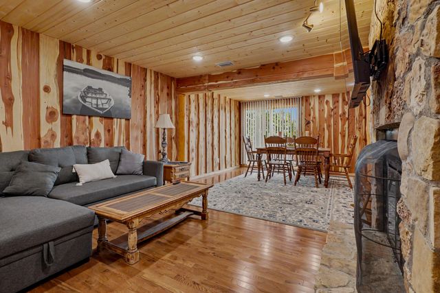 156 Lakeridge Road, Rockaway Beach, MO 65740