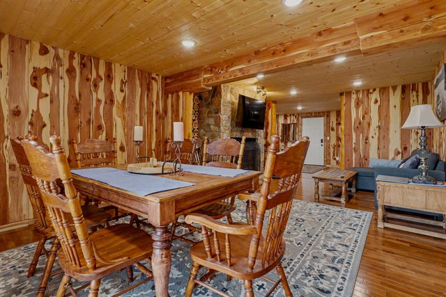 156 Lakeridge Road, Rockaway Beach, MO 65740