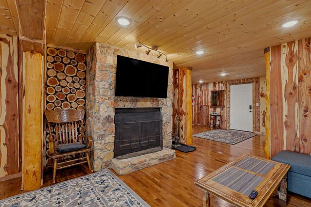 156 Lakeridge Road, Rockaway Beach, MO 65740