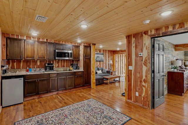 156 Lakeridge Road, Rockaway Beach, MO 65740