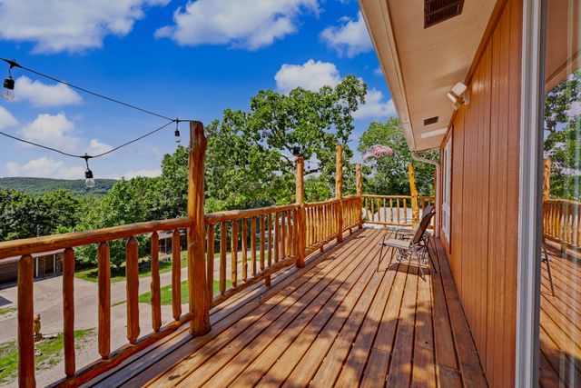156 Lakeridge Road, Rockaway Beach, MO 65740