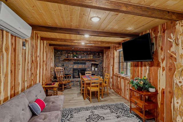 156 Lakeridge Road, Rockaway Beach, MO 65740