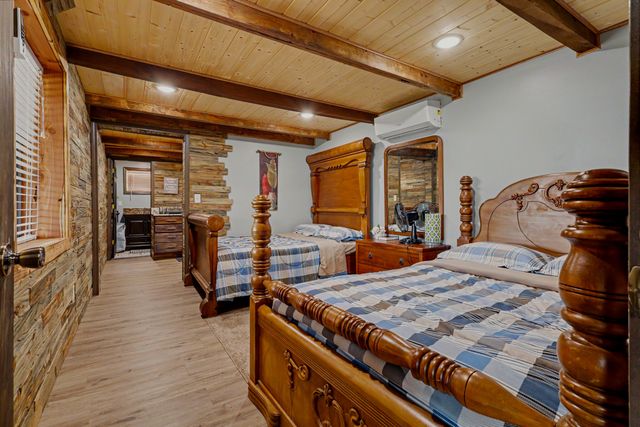 156 Lakeridge Road, Rockaway Beach, MO 65740