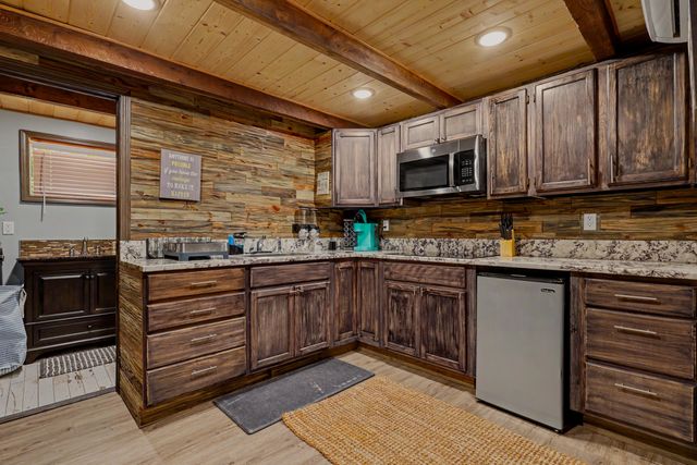 156 Lakeridge Road, Rockaway Beach, MO 65740