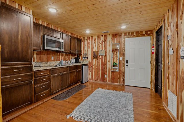 156 Lakeridge Road, Rockaway Beach, MO 65740