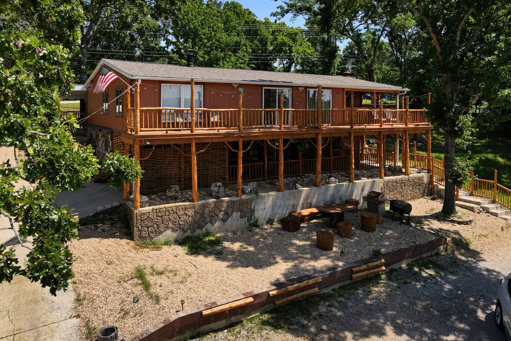 156 Lakeridge Road, Rockaway Beach, MO 65740