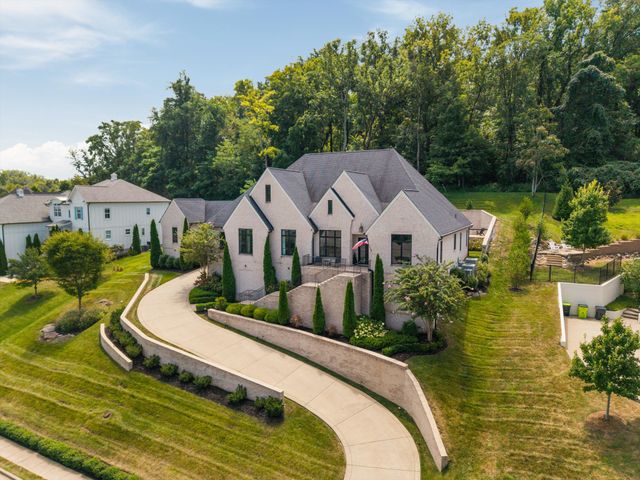 1027 Stockett Dr, Nashville, TN 37221