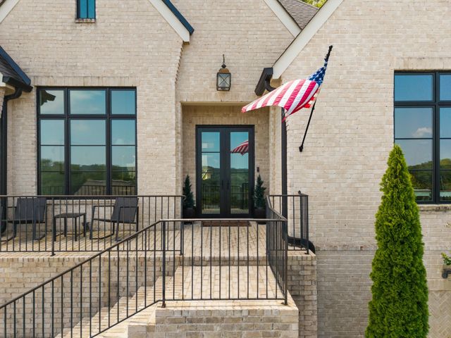 1027 Stockett Dr, Nashville, TN 37221