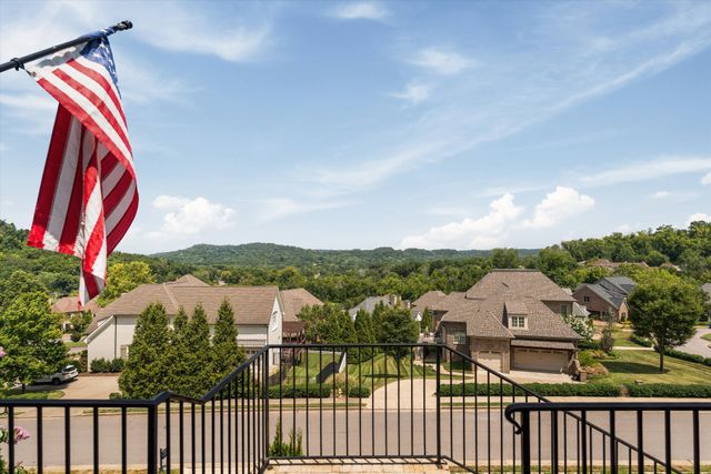 1027 Stockett Dr, Nashville, TN 37221