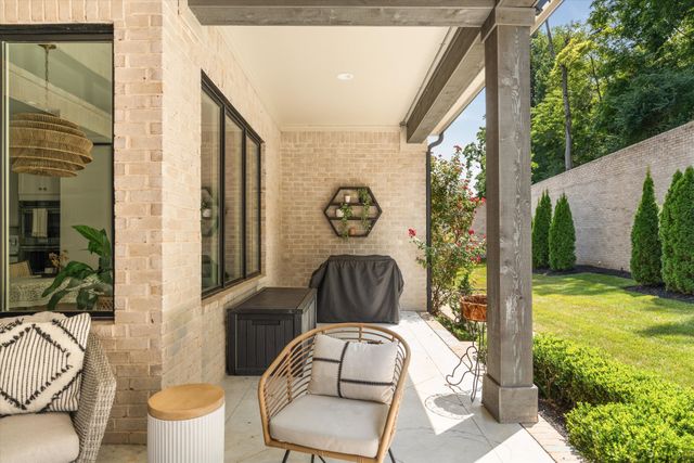 1027 Stockett Dr, Nashville, TN 37221