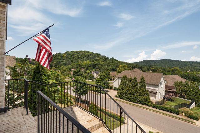 1027 Stockett Dr, Nashville, TN 37221
