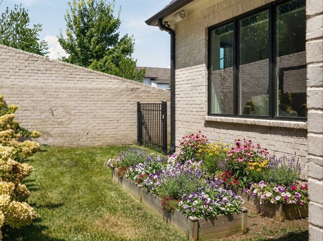 1027 Stockett Dr, Nashville, TN 37221