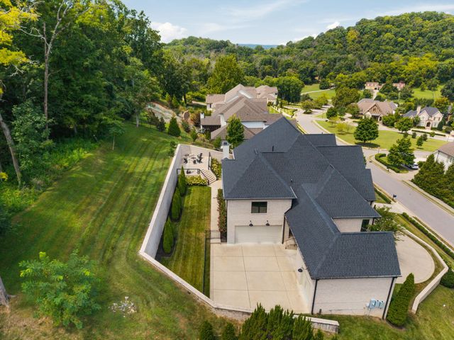 1027 Stockett Dr, Nashville, TN 37221