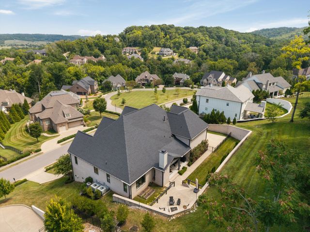 1027 Stockett Dr, Nashville, TN 37221