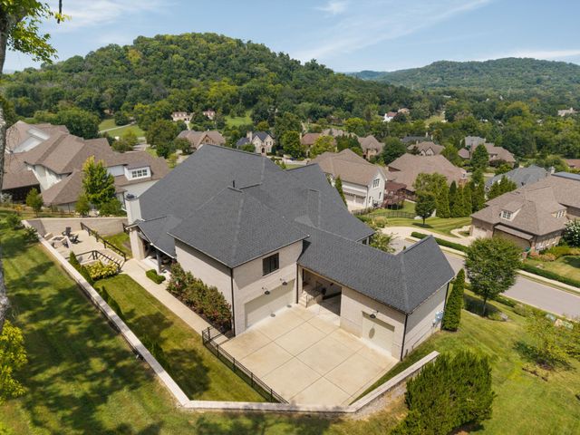 1027 Stockett Dr, Nashville, TN 37221