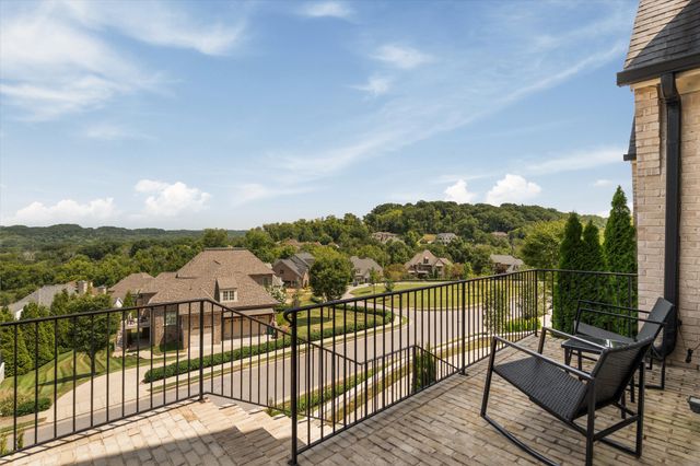 1027 Stockett Dr, Nashville, TN 37221