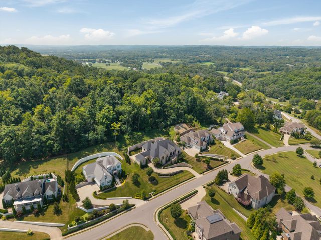 1027 Stockett Dr, Nashville, TN 37221