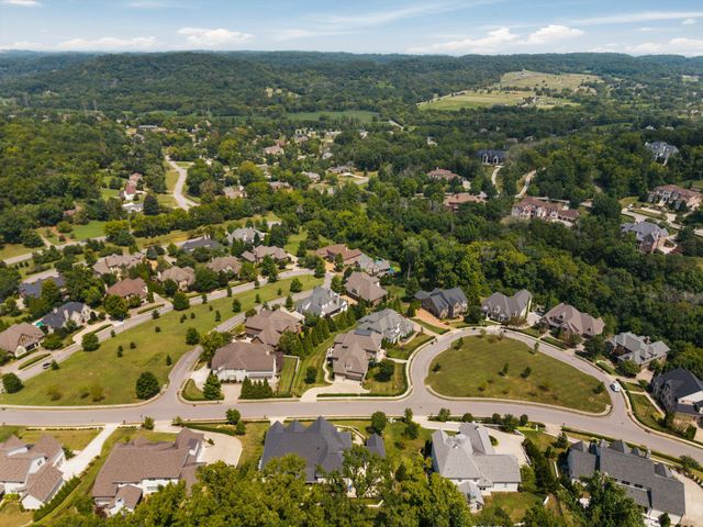 1027 Stockett Dr, Nashville, TN 37221