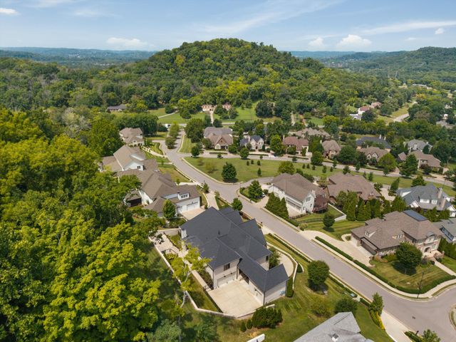 1027 Stockett Dr, Nashville, TN 37221