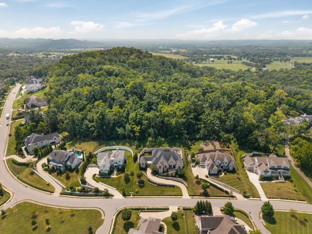 1027 Stockett Dr, Nashville, TN 37221