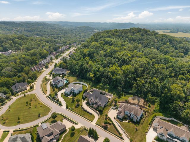 1027 Stockett Dr, Nashville, TN 37221