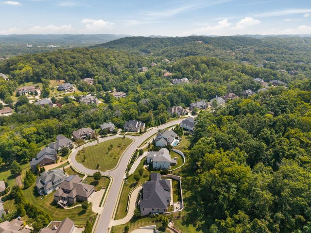 1027 Stockett Dr, Nashville, TN 37221