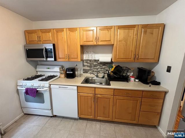 2330 Linwood Avenue 4F, Fort Lee, NJ 07024