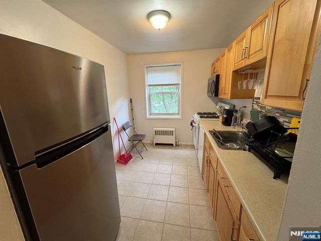 2330 Linwood Avenue 4F, Fort Lee, NJ 07024