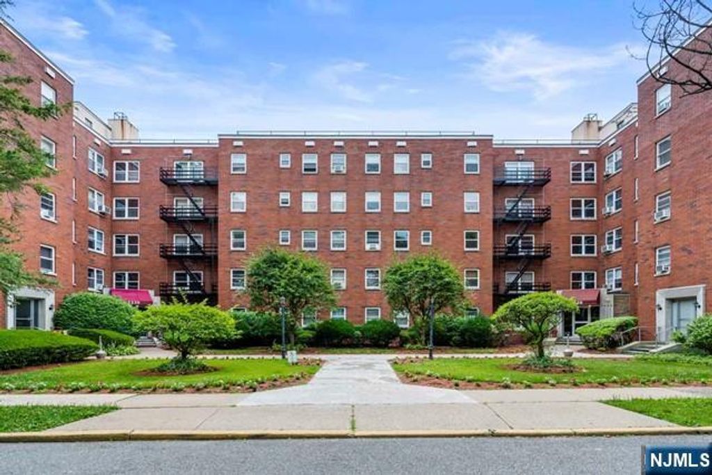 2330 Linwood Avenue 4F, Fort Lee, NJ 07024