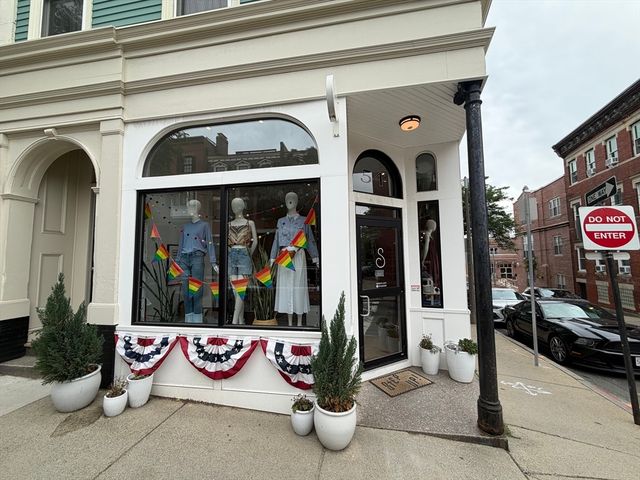 54 High St, Boston, MA 02129